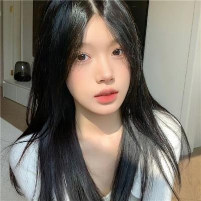 女孩向前走